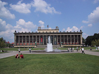 Berlin Neues Museum und Lustgarten